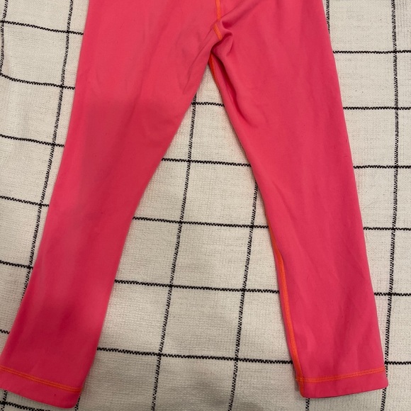 Lululemon reversible wunder under crop size 6 - Picture 9 of 11
